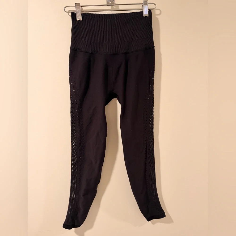 ALO Yoga Black Seamless High Waist Open Air Leggings 7/8 with Cut Out Detail